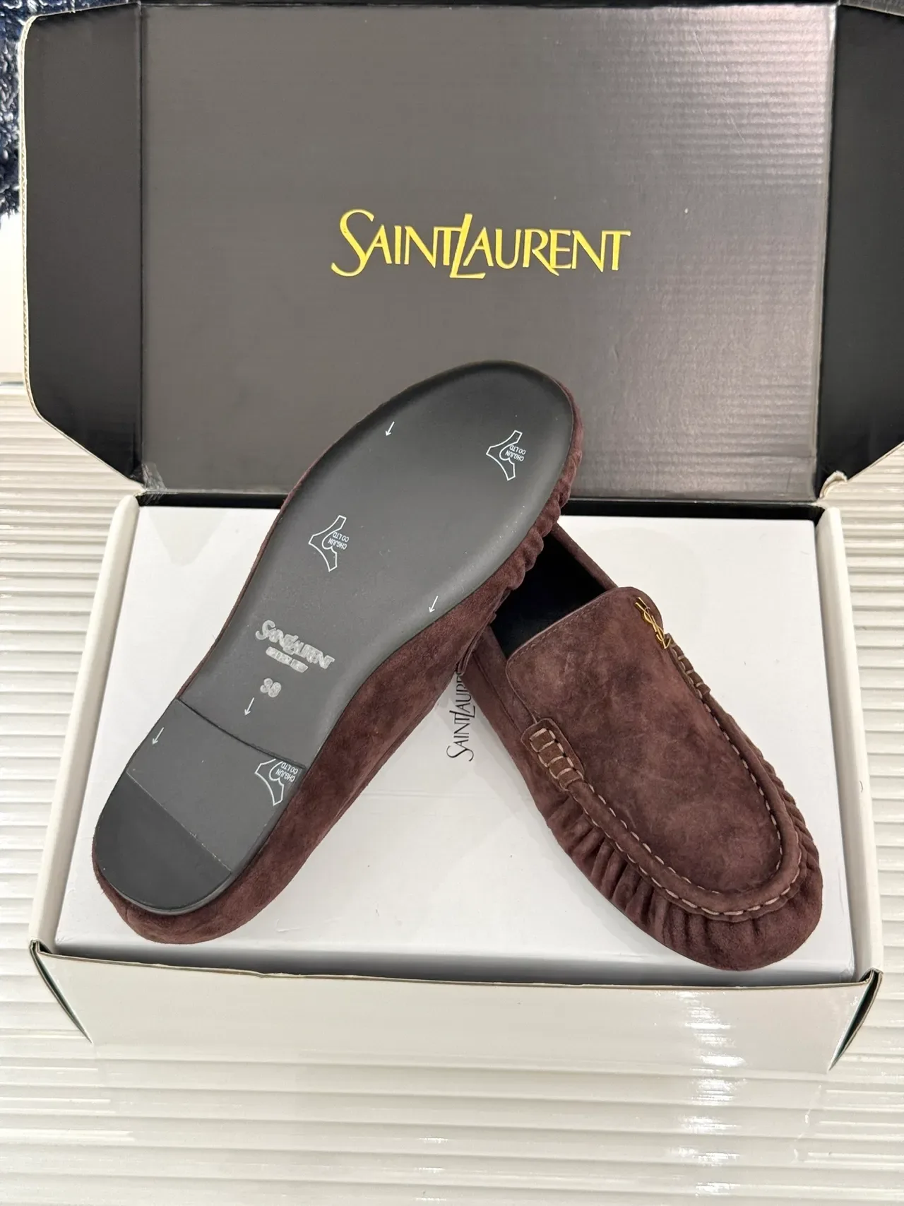 Saint Laurent Mocassins Marron Daim Logo Or 2