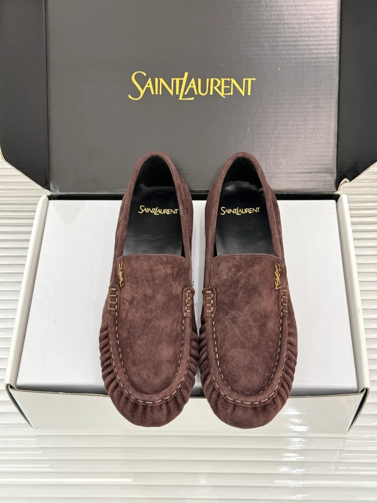 Saint Laurent Mocassins Marron Daim Logo Or 5