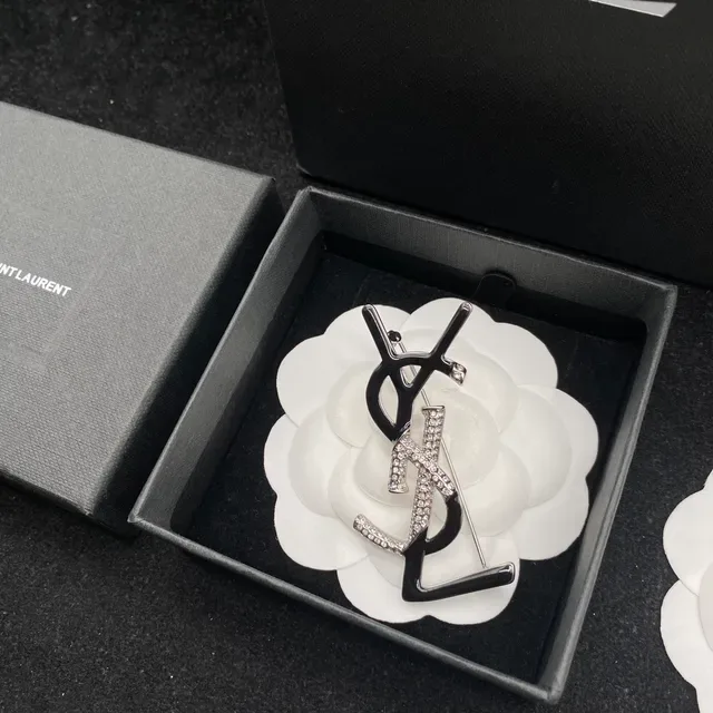 Broche Saint Laurent Monogram Noir Argent Cristal 4