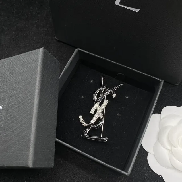 Broche Saint Laurent Monogram Noir Argent Cristal 5