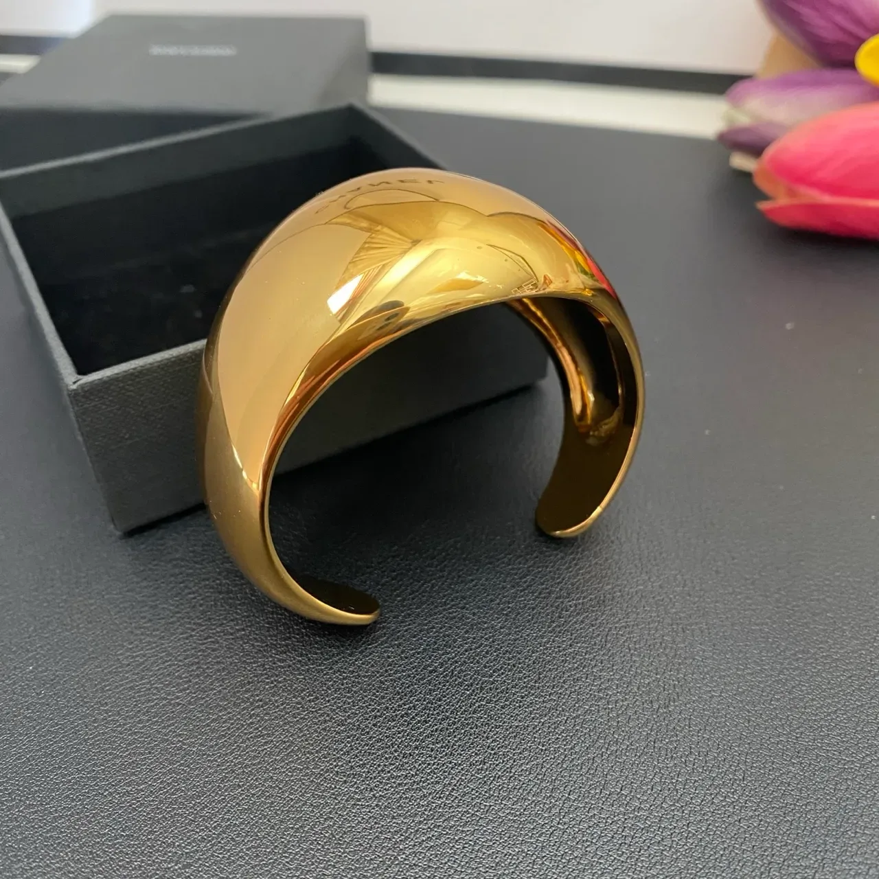 Saint Laurent Bracelete Largo Alto Brilho Dourado 7