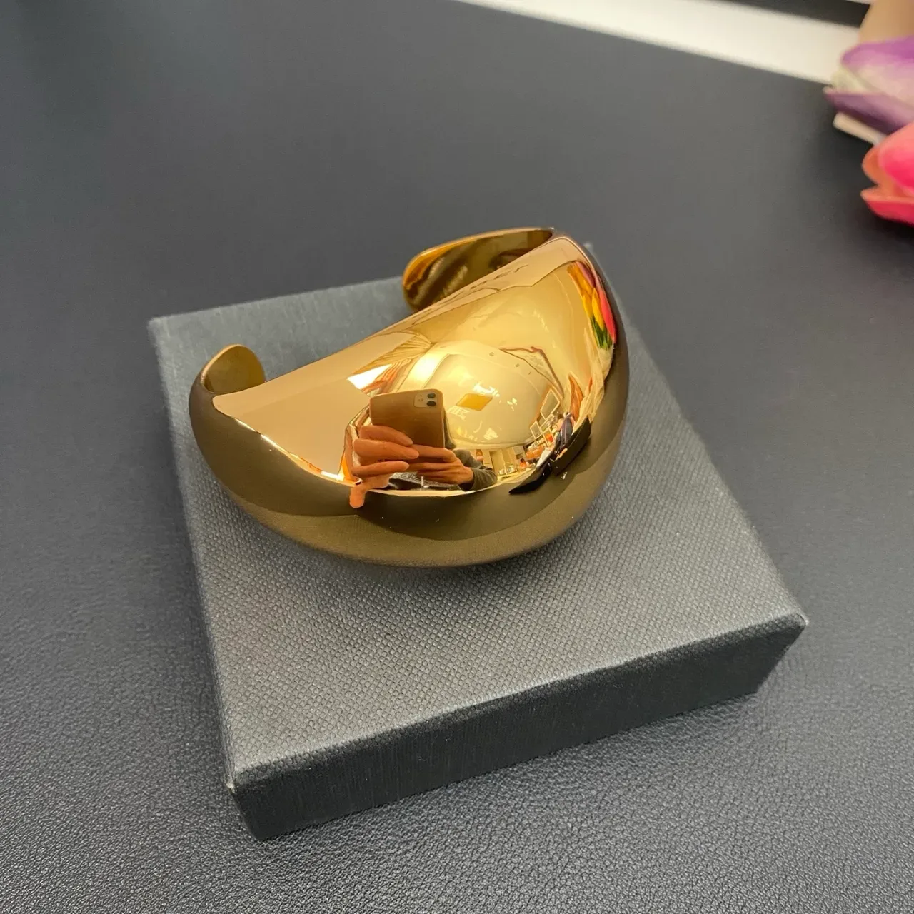 Saint Laurent Bracelete Largo Alto Brilho Dourado 8