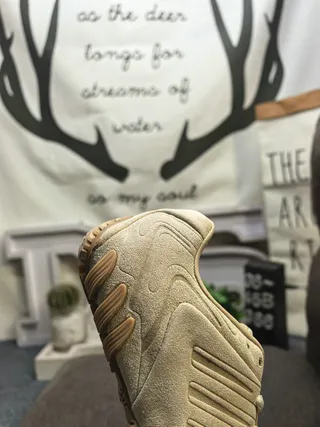 Salomon Beige White Low-Top Trail Runner Suede-Like Upper Running Shoes 3