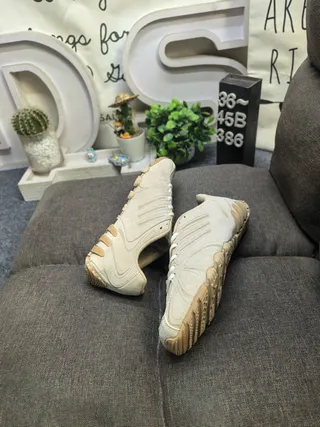 Salomon Beige White Low-Top Trail Runner Suede-Like Upper Running Shoes 6