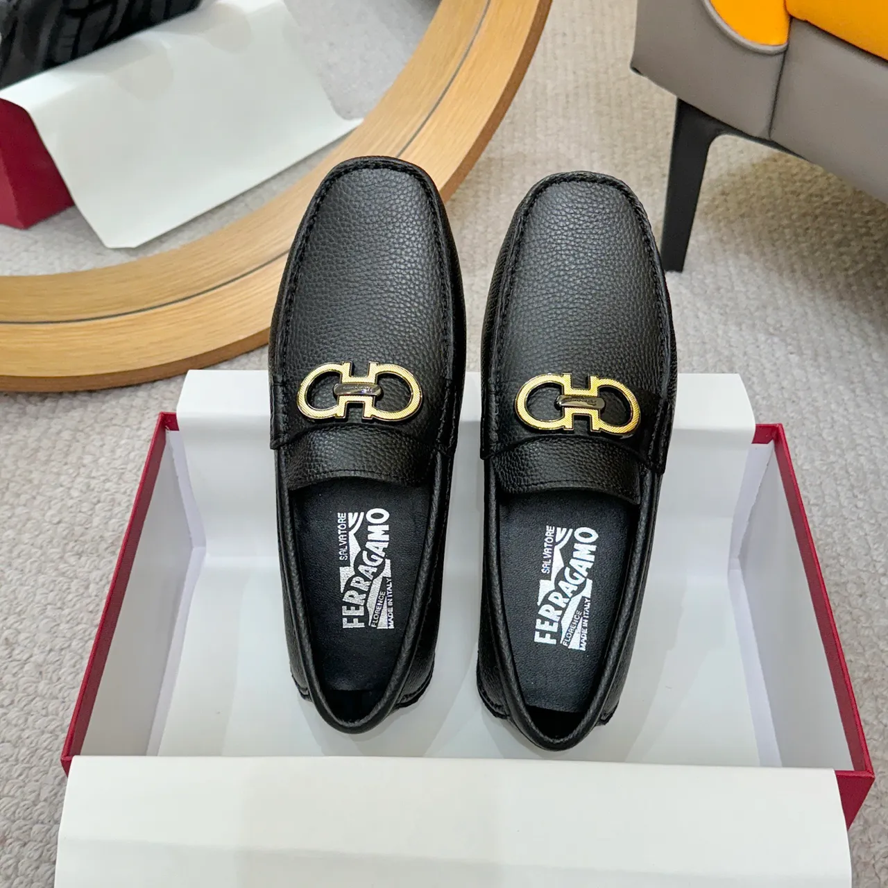 Salvatore Ferragamo Gancini Noir Cuir Grainé Mocassins 2