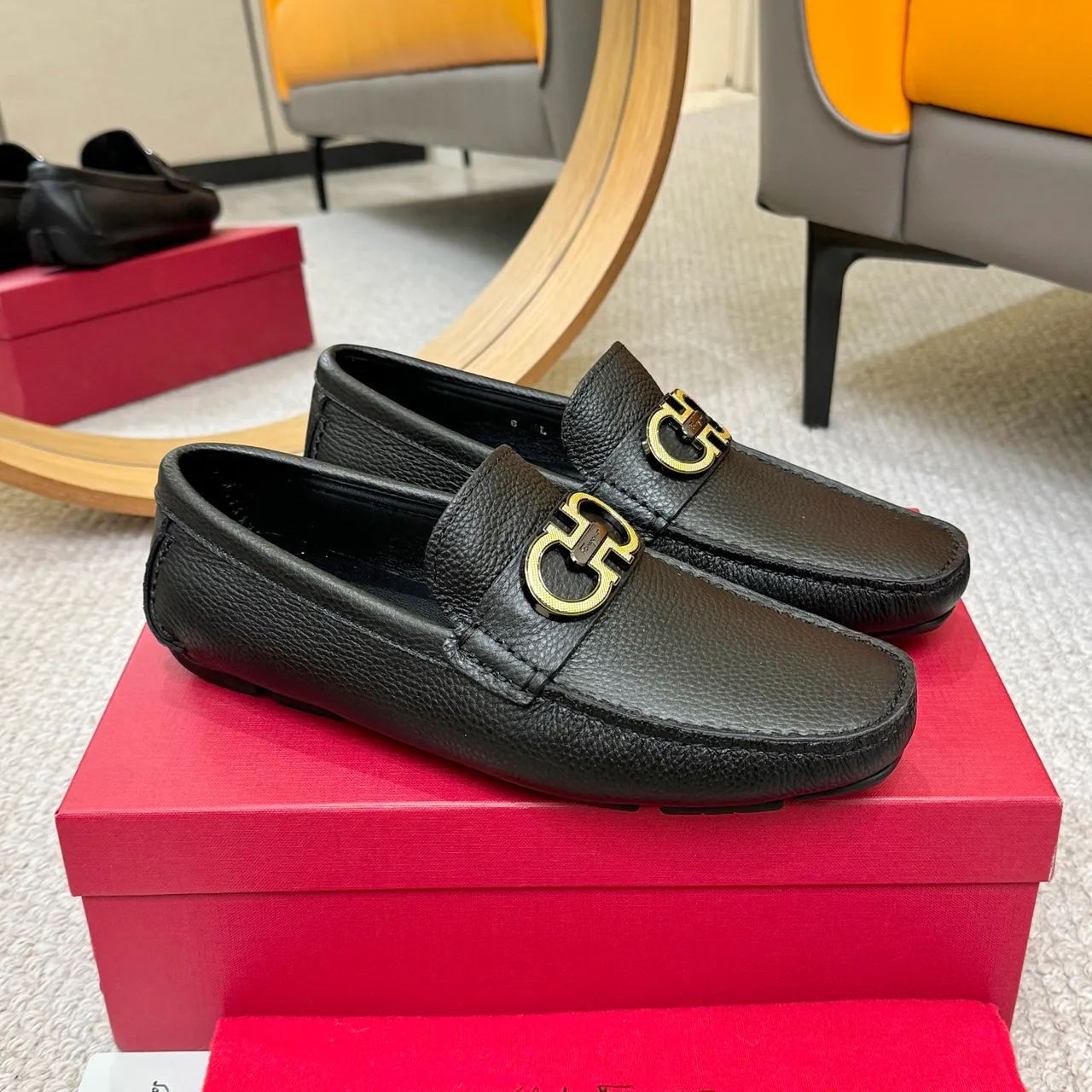 Salvatore Ferragamo Gancini Noir Cuir Grainé Mocassins 3