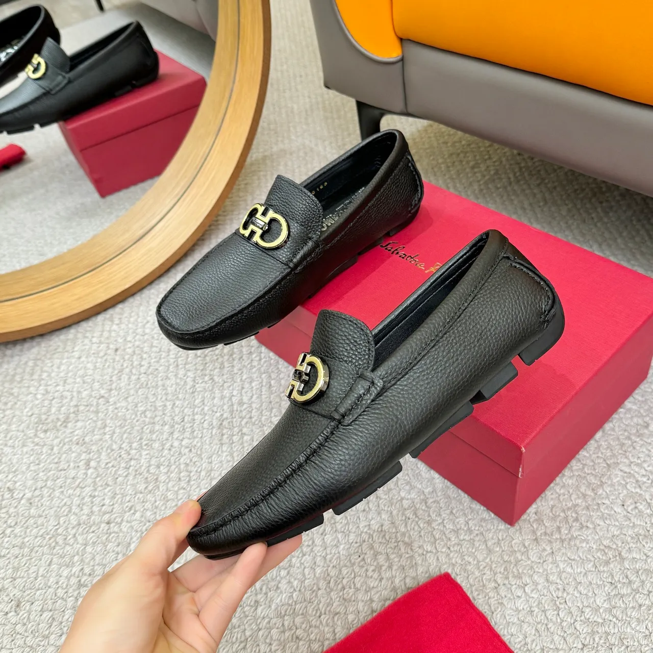 Salvatore Ferragamo Gancini Noir Cuir Grainé Mocassins 4
