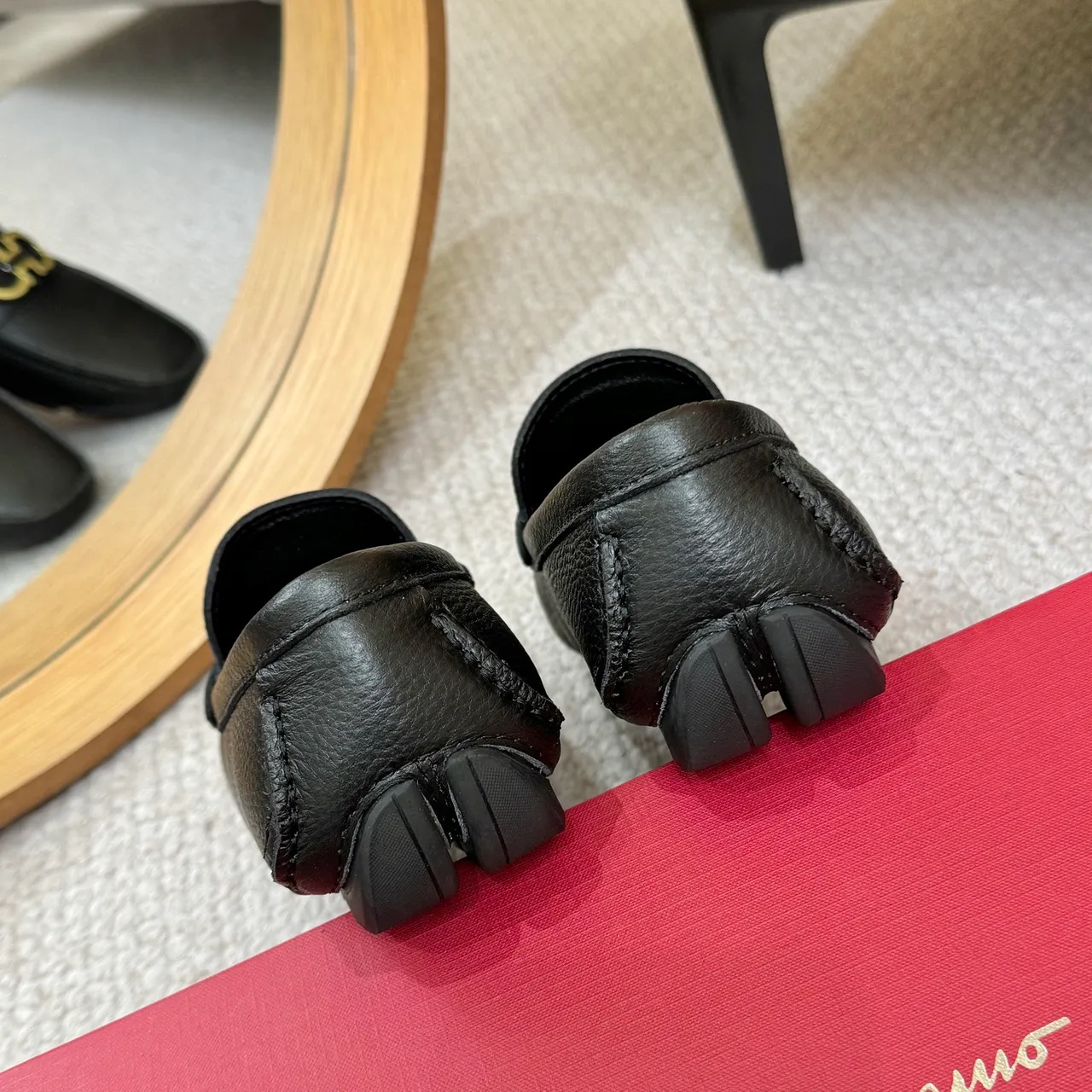 Salvatore Ferragamo Gancini Noir Cuir Grainé Mocassins 9