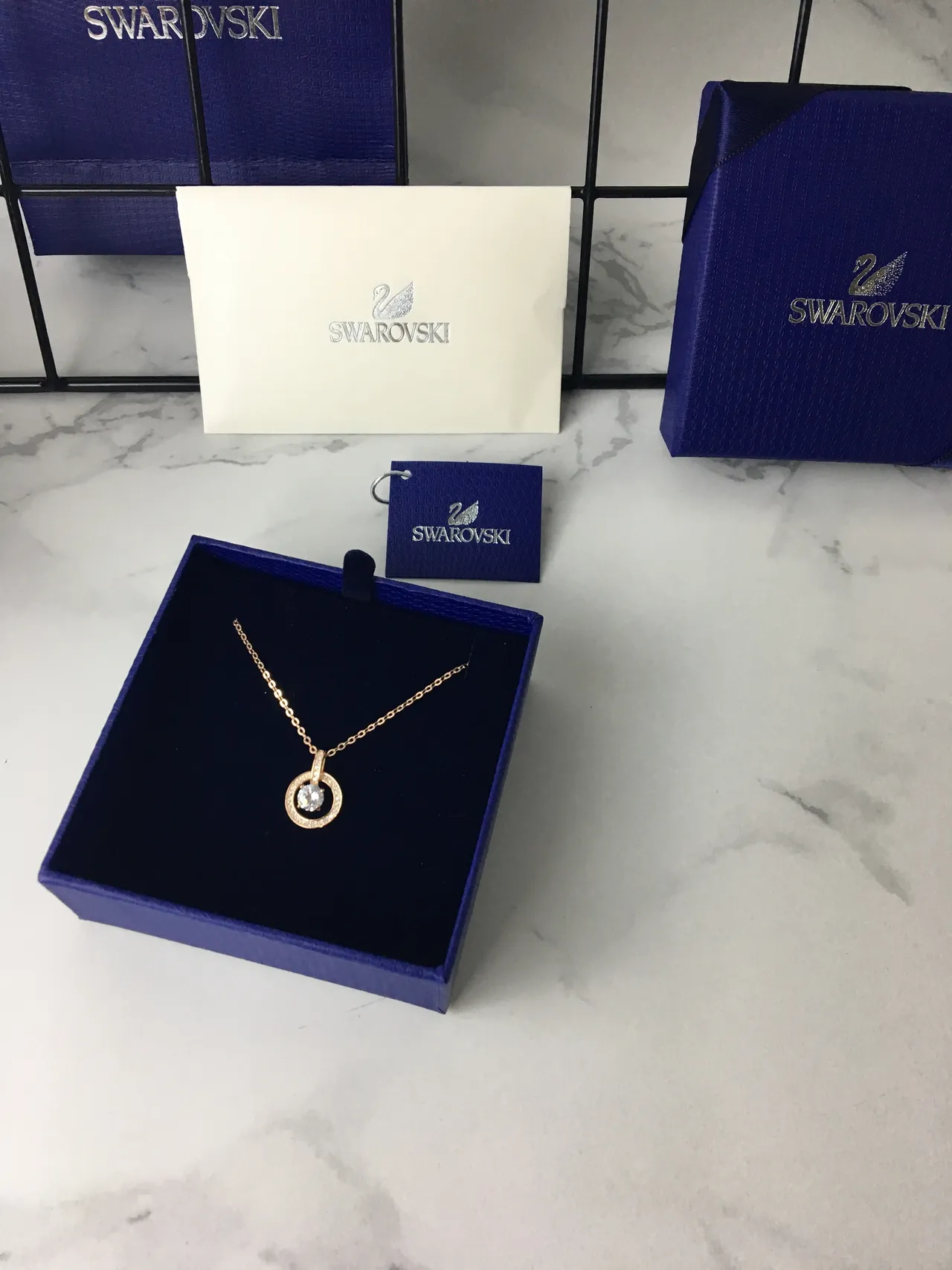 Swarovski Collier chaîne dorée transparente circulaire à double anneau 3