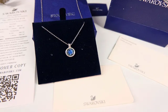 Swarovski Collier avec pendentif en cristal bleu rond 2