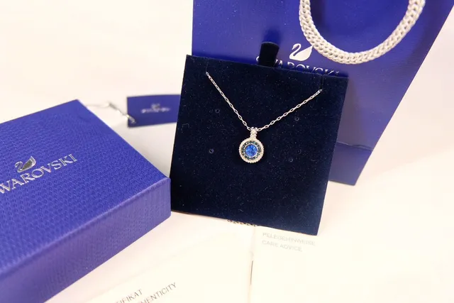 Swarovski Collier avec pendentif en cristal bleu rond 4