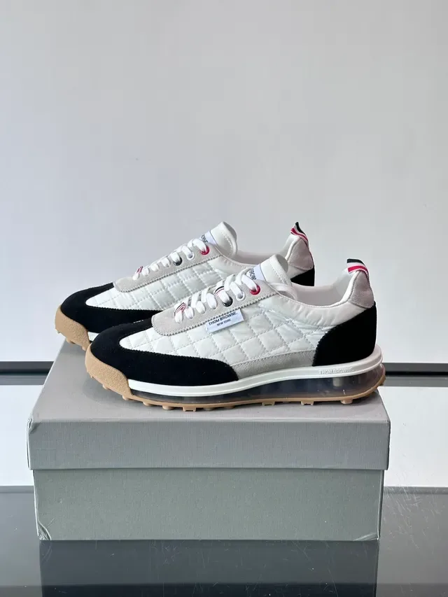 Thom Browne Sneakers Lifestyle Noir et Blanc Matelassées à Couture Diamant 5