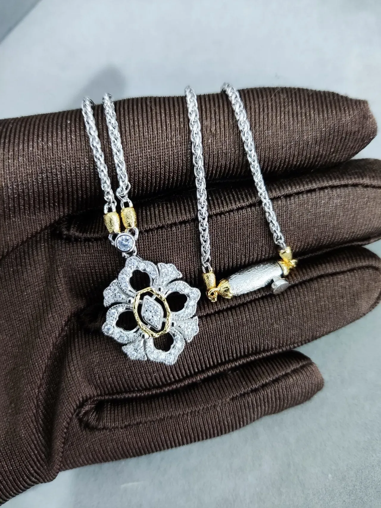 Tiffany & Co. Floral Quatrefoil Pendant Silver White Pavé-Set Diamonds Necklace 4