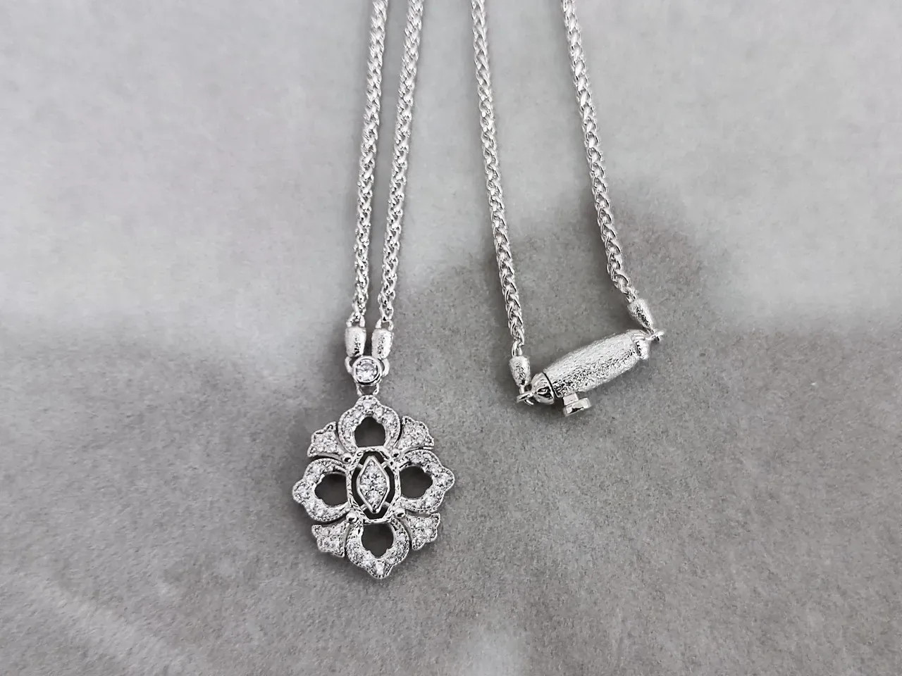 Tiffany & Co. Floral Quatrefoil Pendant Silver White Pavé-Set Diamonds Necklace 5