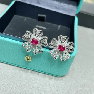 Tiffany & Co. Boucles d'oreilles Florales en Rubis et Diamant