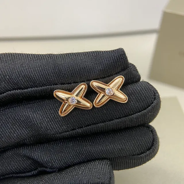 Tiffany & Co. Aretes de oro y plata con forma de X 3
