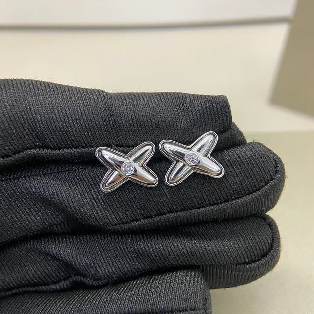 Tiffany & Co. Aretes de oro y plata con forma de X 4
