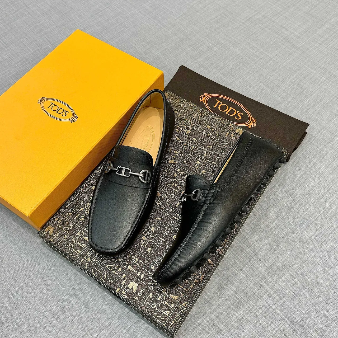 Tod's Horsebit Loafer Mocassins en cuir noir 2