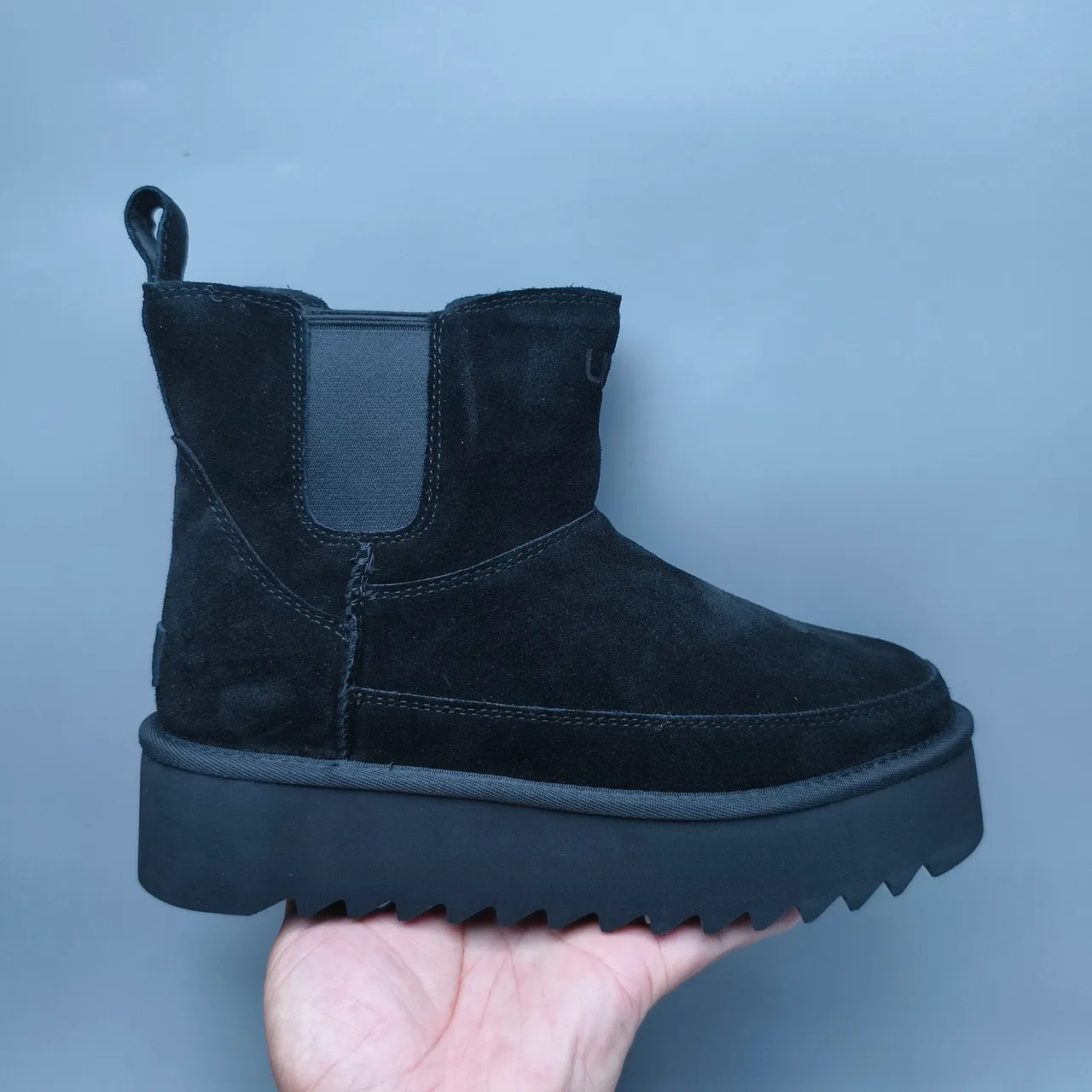 UGG काला सूड ऊपरी एलास्टिक साइड गुसेट्स चेल्सी बूट 2