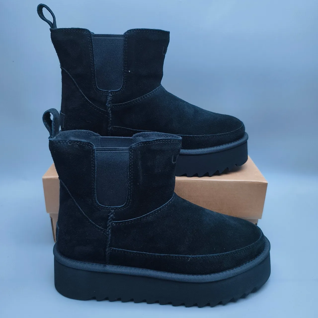 UGG काला सूड ऊपरी एलास्टिक साइड गुसेट्स चेल्सी बूट 5