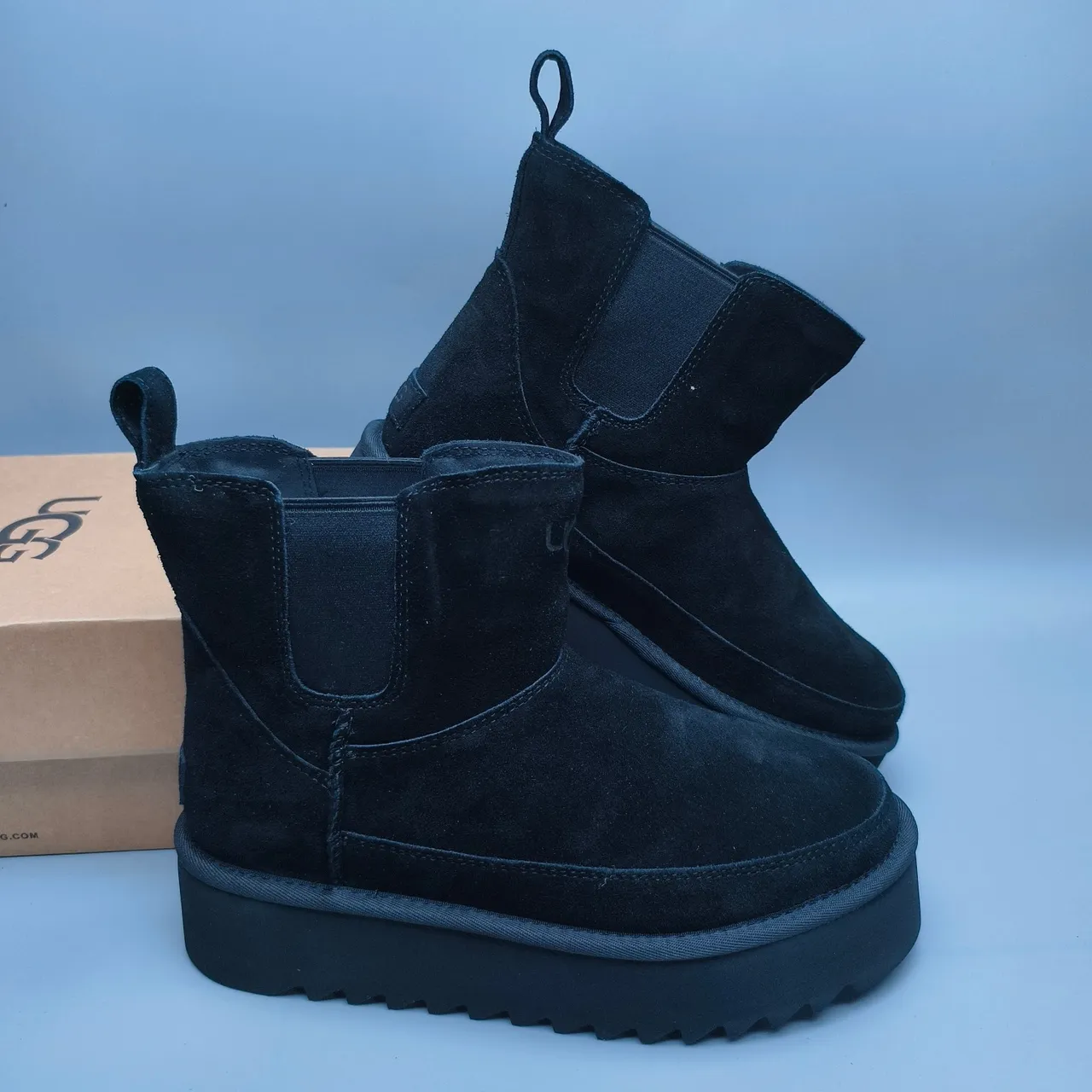 UGG काला सूड ऊपरी एलास्टिक साइड गुसेट्स चेल्सी बूट 6