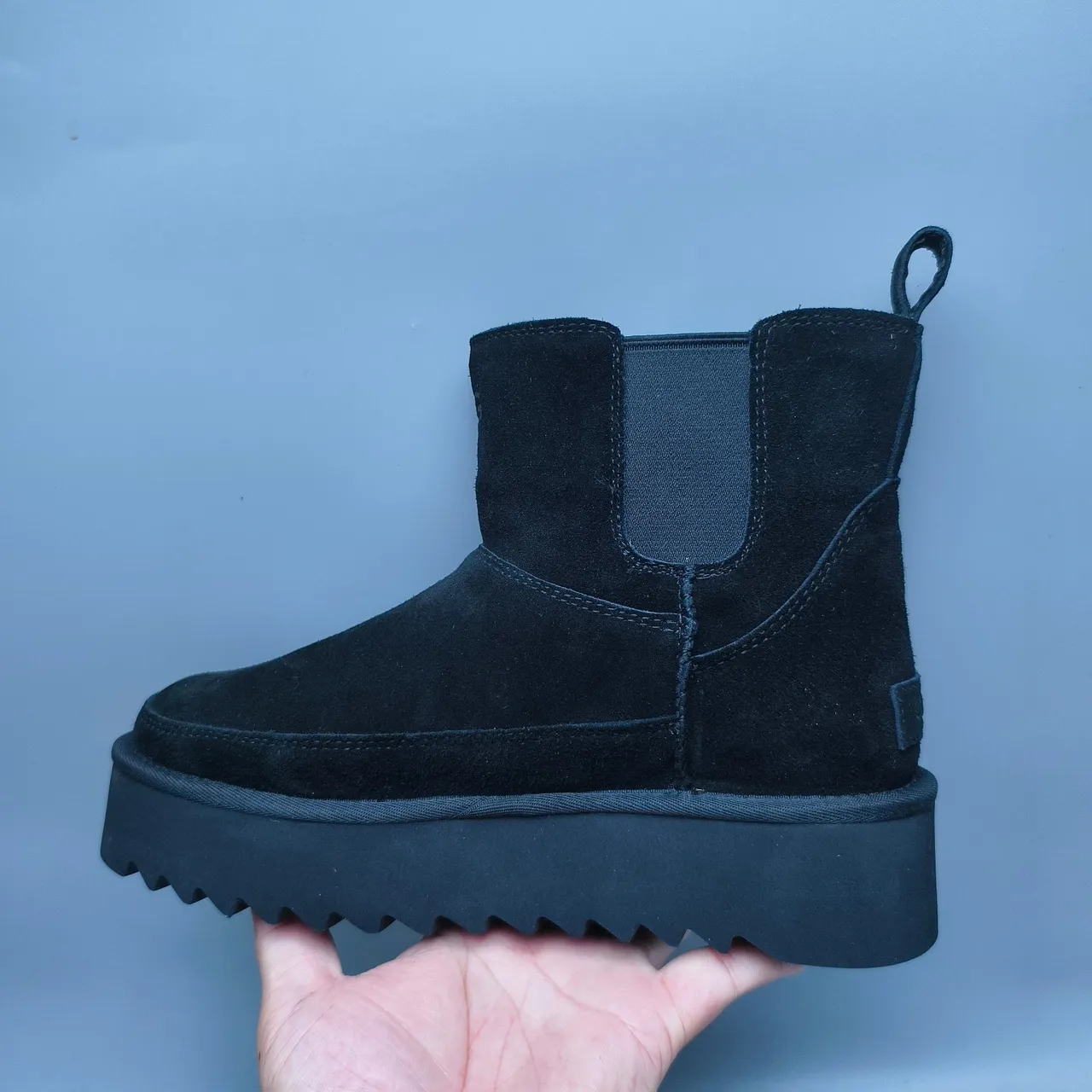UGG काला सूड ऊपरी एलास्टिक साइड गुसेट्स चेल्सी बूट 7