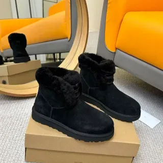 UGG काला सूएड अपर शियरलिंग कॉलर स्नो बूट्स