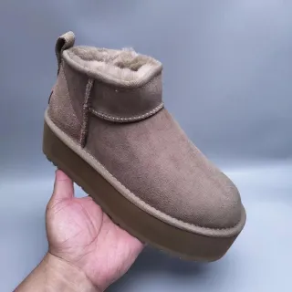 UGG Bottes de Neige Marron Beige Daim Doublées en Mouton