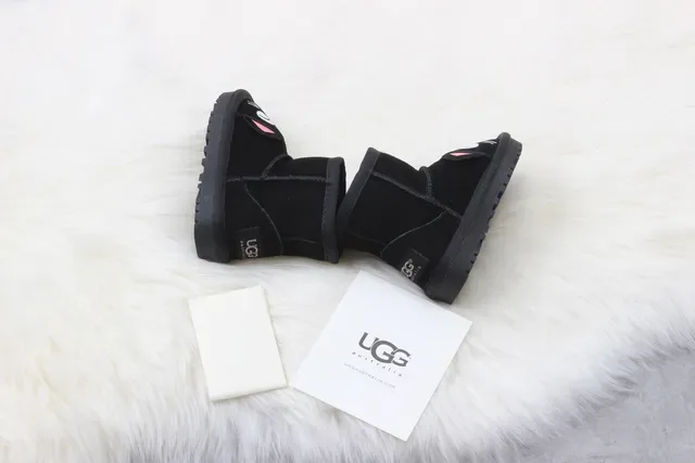 UGG Cat-Face Appliqué Black Snow Boots 5