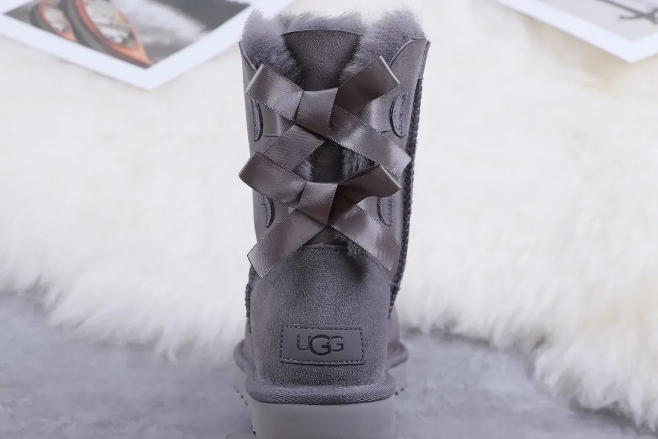 UGG经典迷你蝴蝶结炭灰色雪靴 5