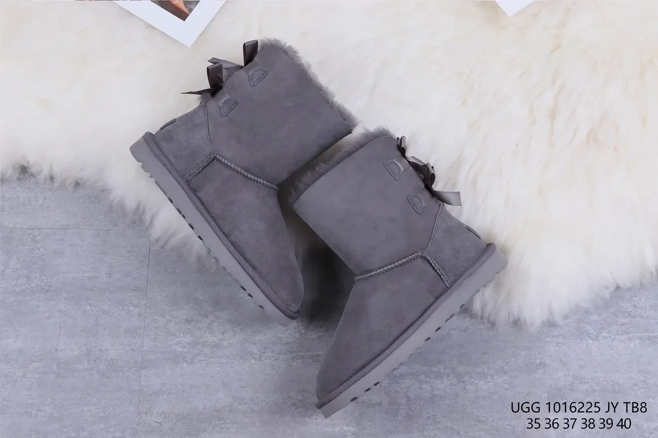 UGG经典迷你蝴蝶结炭灰色雪靴 7