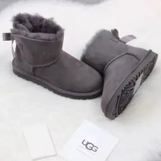 UGG Classic Mini Bottes de Neige Gris Charbon Doublées en Shearling