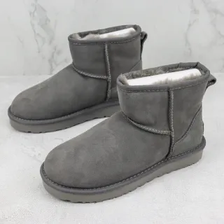 UGG Classic Mini Botas de nieve gris carbón