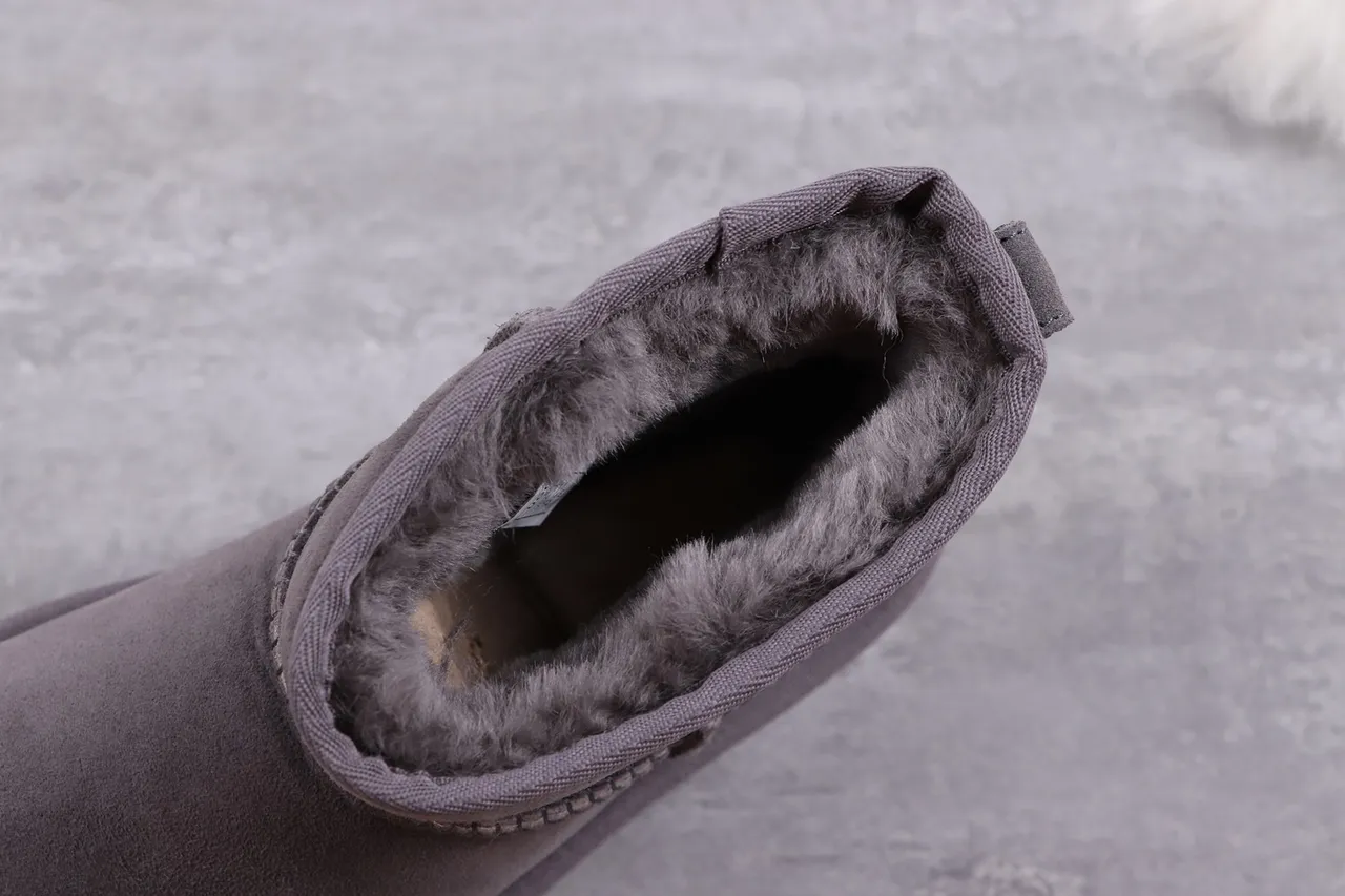 UGG Classic Mini حذاء ثلجي رمادي فحمي 2