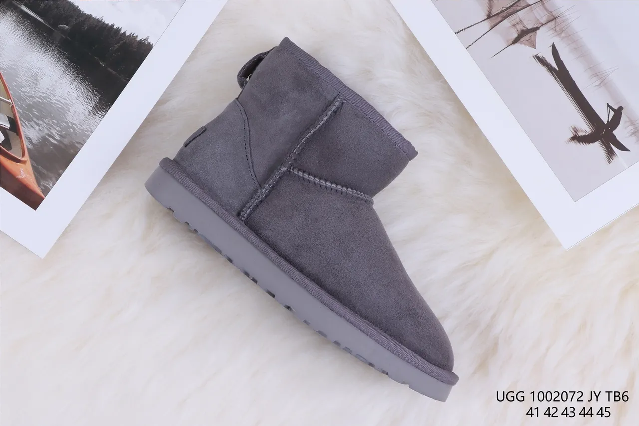 UGG Classic Mini حذاء ثلجي رمادي فحمي 6