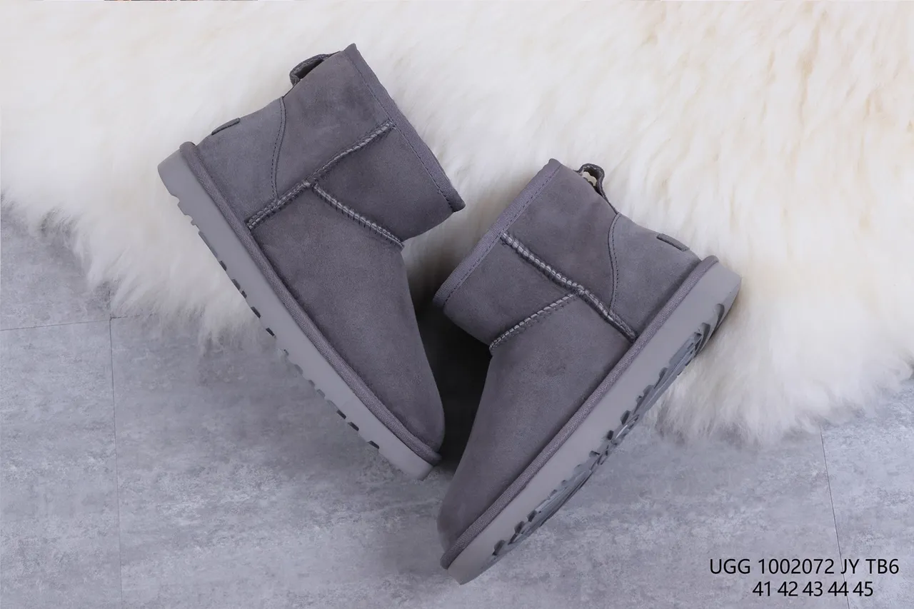 UGG Classic Mini حذاء ثلجي رمادي فحمي 7