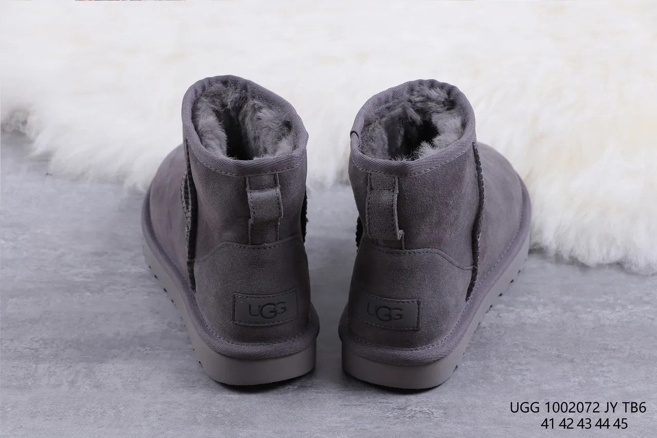 UGG Classic Mini حذاء ثلجي رمادي فحمي 8
