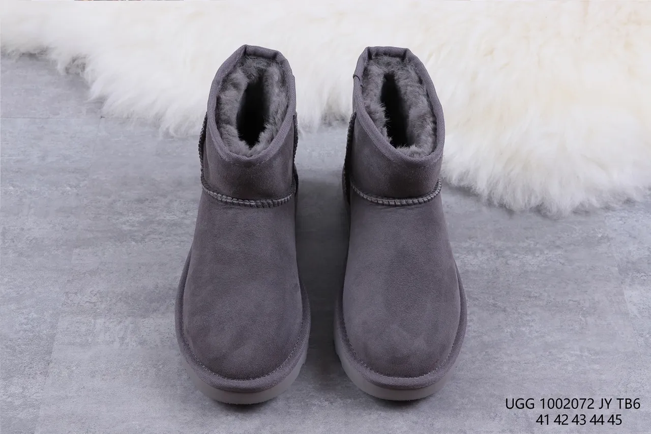 UGG Classic Mini حذاء ثلجي رمادي فحمي 9