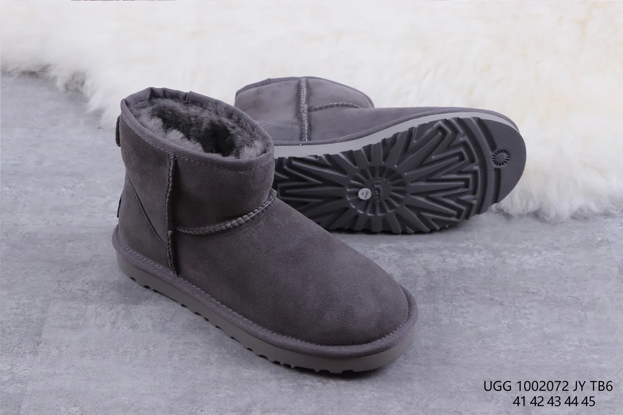 UGG Classic Mini حذاء ثلجي رمادي فحمي 10