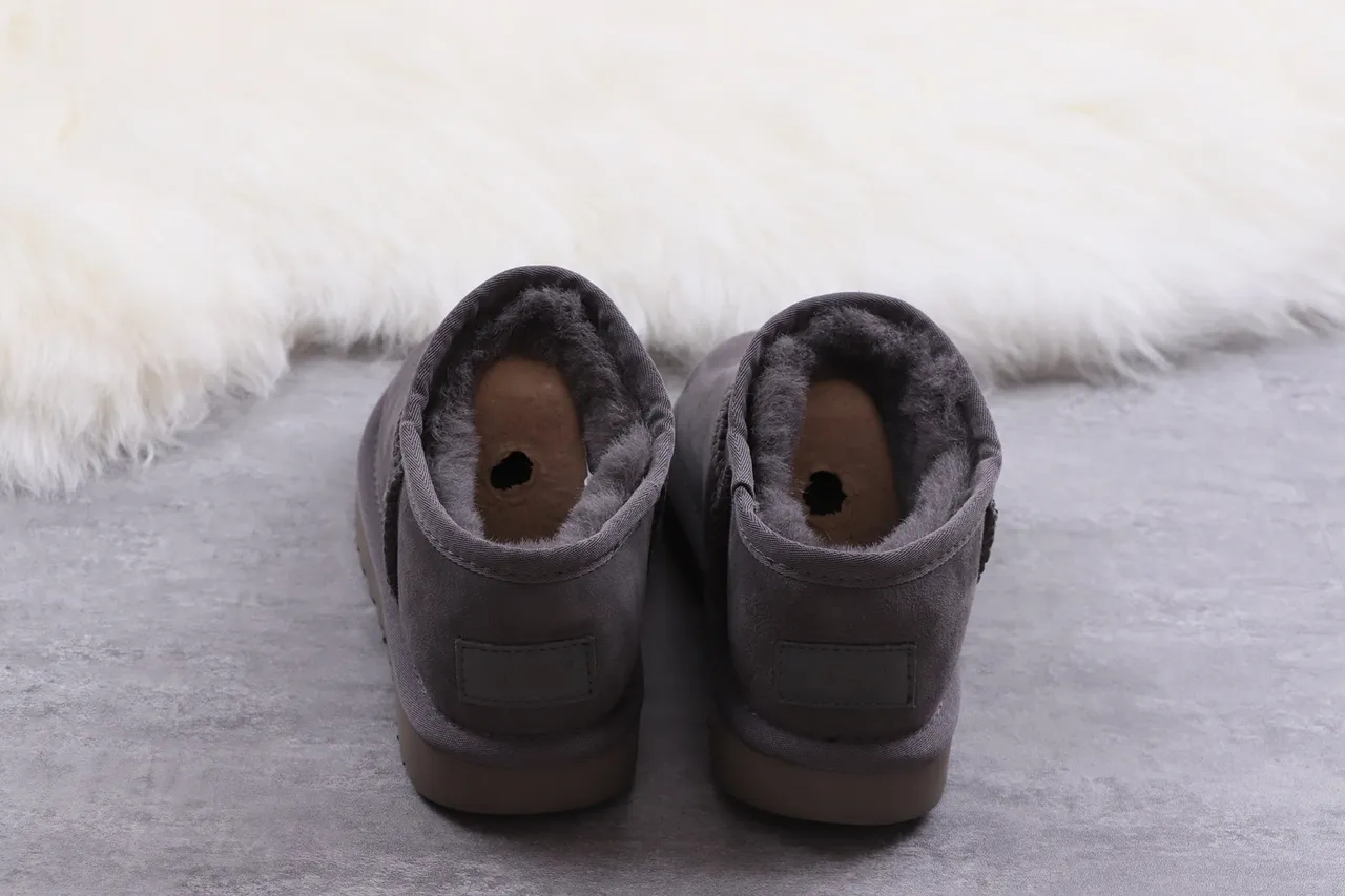UGG Classic Short কার্বন গ্রে সুয়েড স্নো বুটস 8