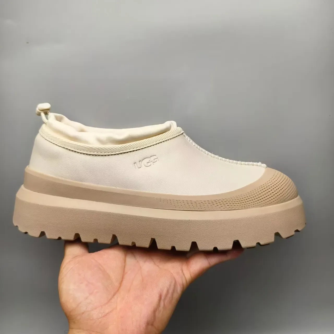 UGG Tasman Beige স্লিপ-অন প্ল্যাটফর্ম স্নো বুট 4