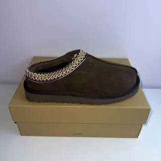 UGG Tasman Marrón Dorado Upper de Ante Borde con Bordado Zapatos Casual