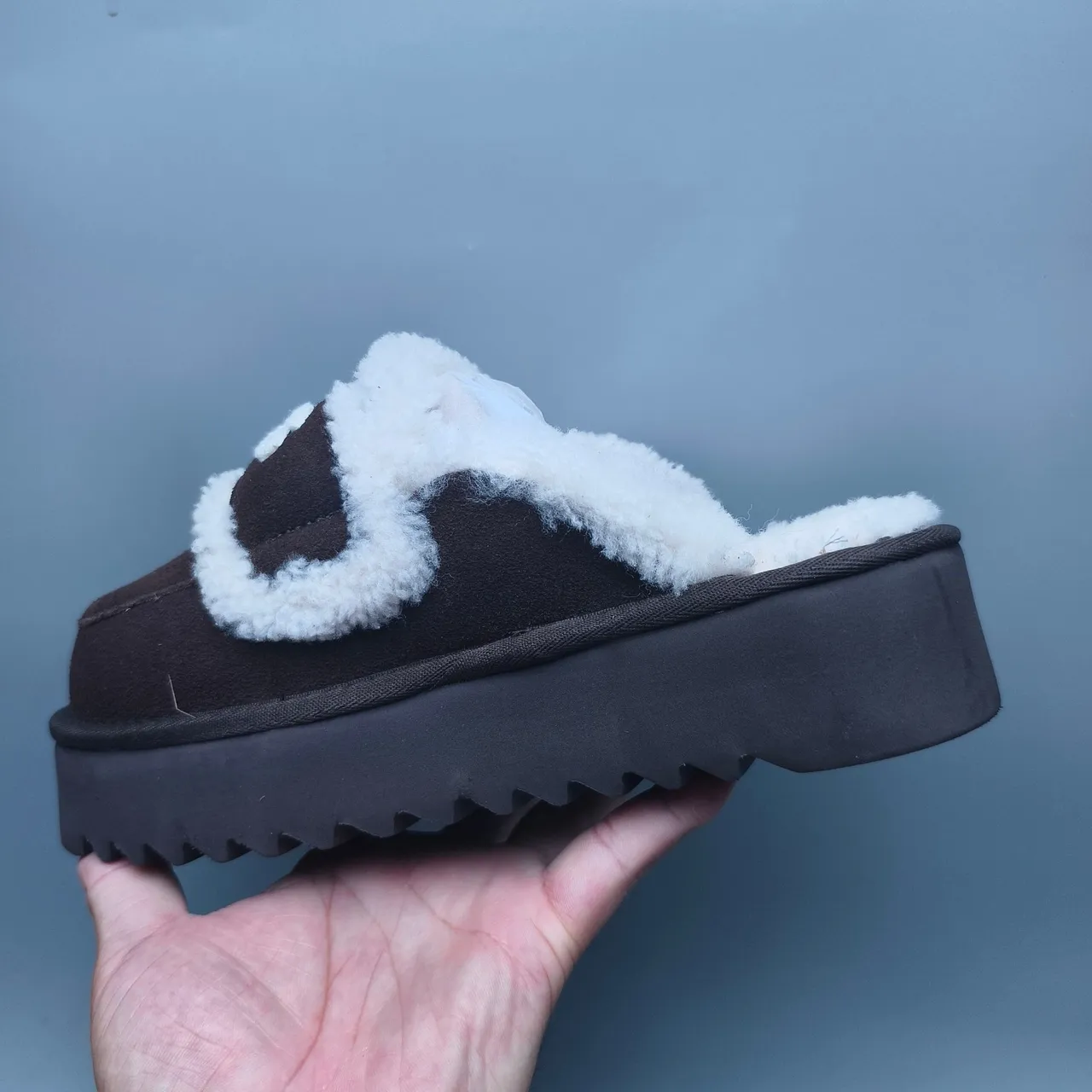 UGG Tasman أحذية كاجوال بني أبيض منصة مبطن بشرلينج 4