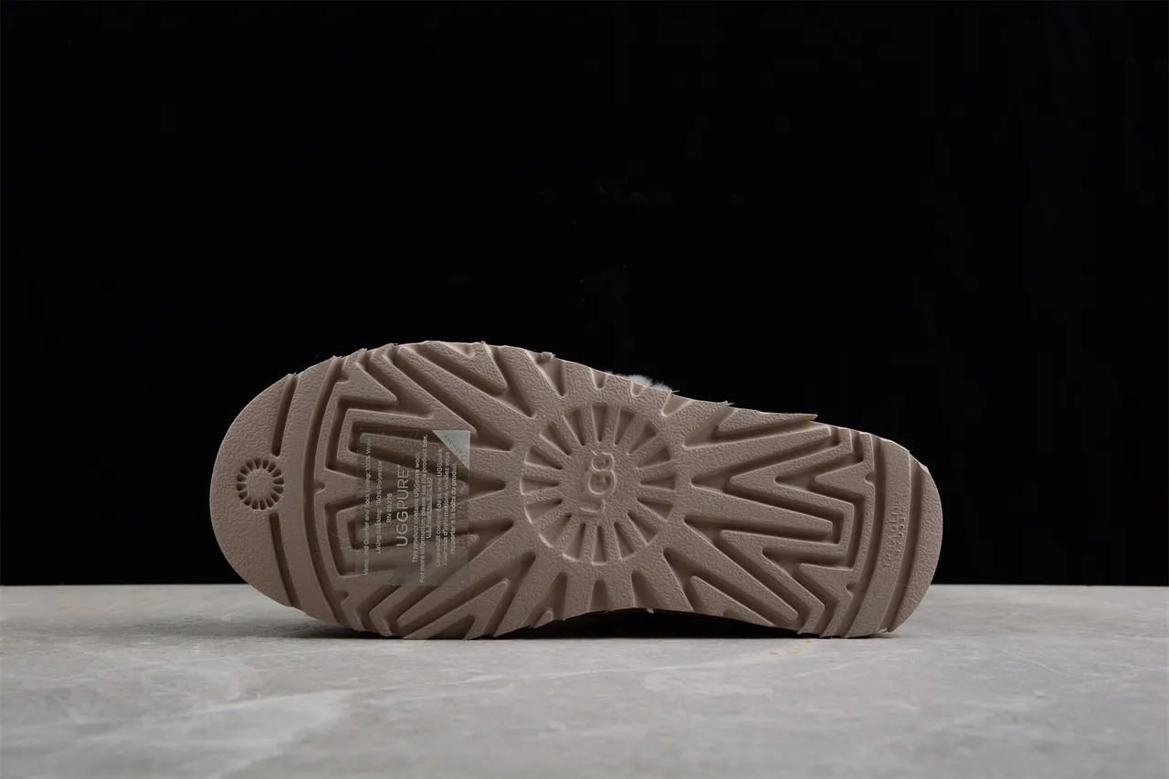 UGG Tasman Light Gray Suede Shearling-Lined Lace-Up Snow Boots 7