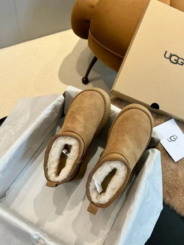 UGG Ultra Mini 米白 平台底 麂皮雪靴 3