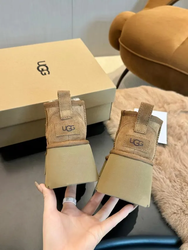 UGG Ultra Mini 米白 平台底 麂皮雪靴 9