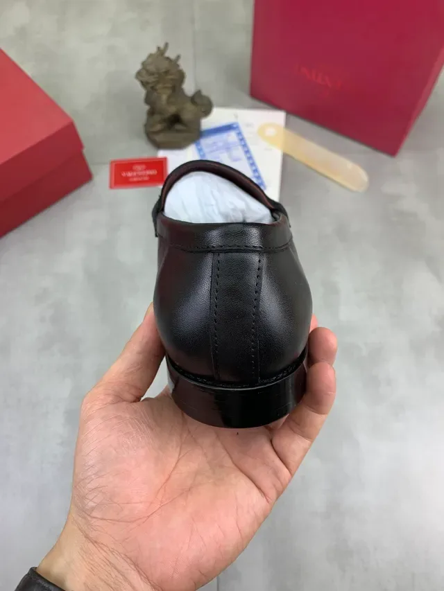 Valentino Noir Doré Cuir Poli VLogo Boucle Chaîne Mocassin 3