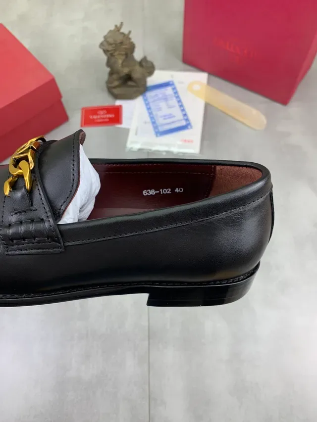 Valentino Noir Doré Cuir Poli VLogo Boucle Chaîne Mocassin 4