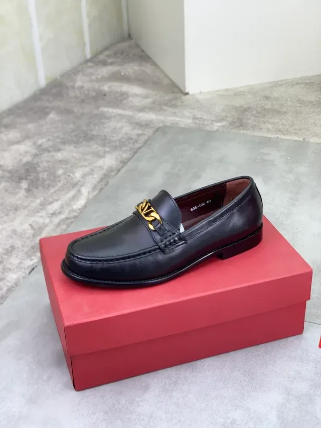 Valentino Noir Doré Cuir Poli VLogo Boucle Chaîne Mocassin 5