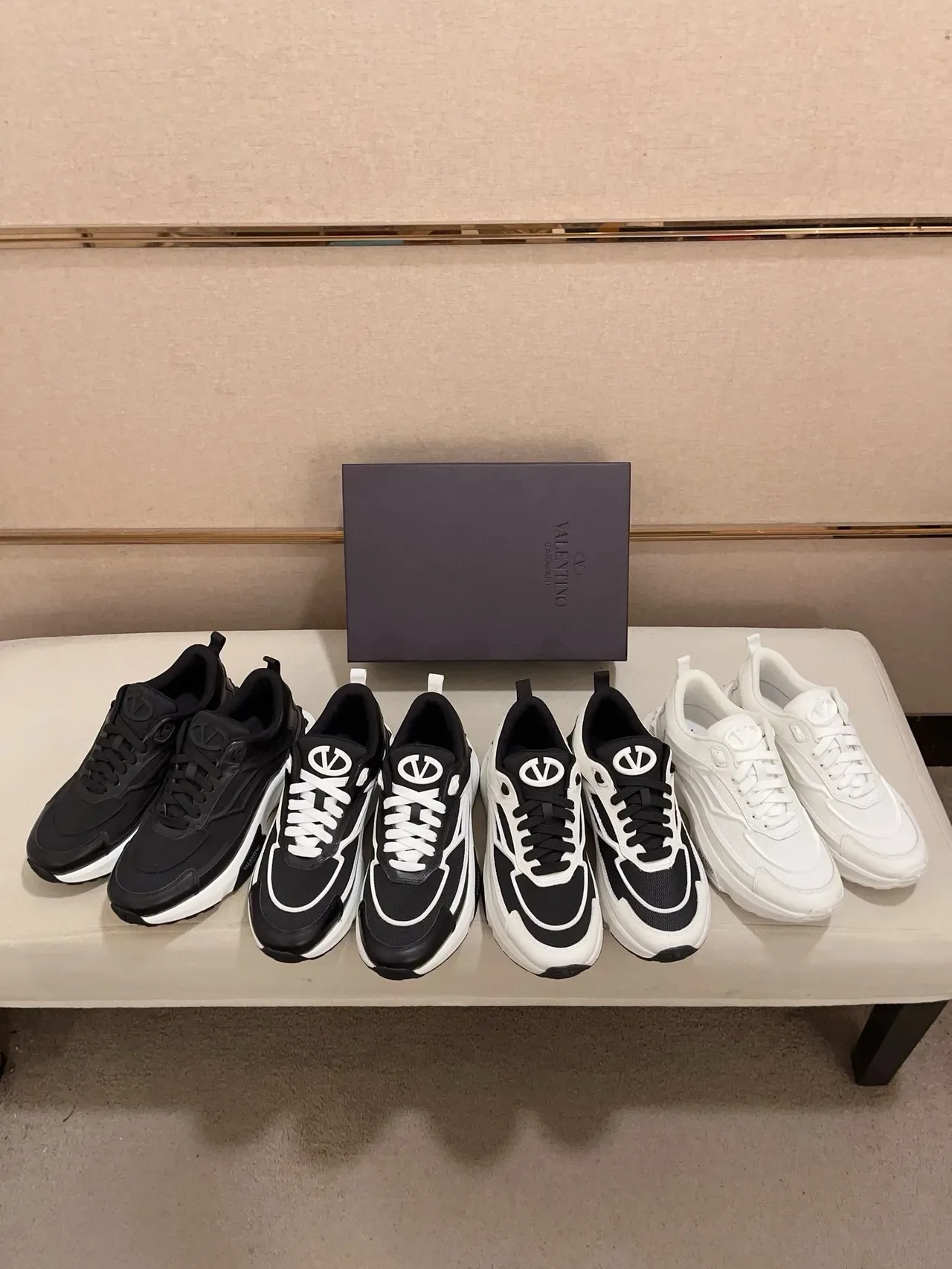 Valentino Chunky Sneakers Preto e Branco Sola Mesh e Couro 2